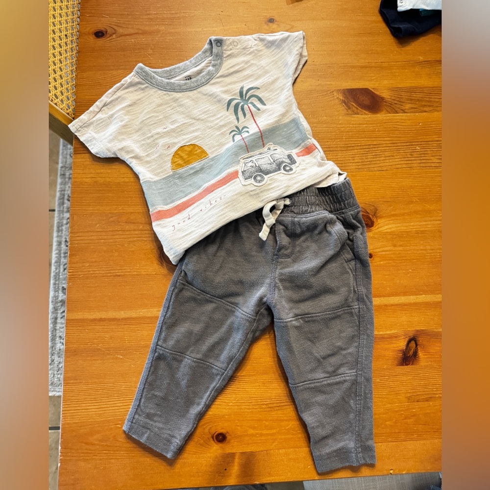 Baby gap set 12 months